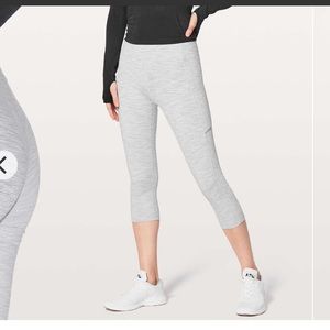 Lululemon Speed Up Crop 21” leggings